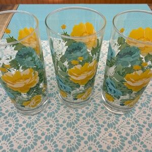Pioneer woman Floral Glass Tumblers with Yellow and Green Design.
